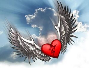 Corazón con alas en las nubes 