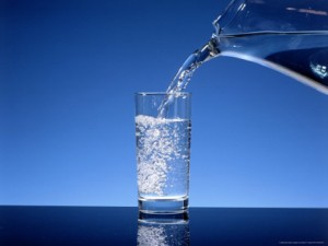 bebe abundante agua para tener un mejor trafico intestinal
